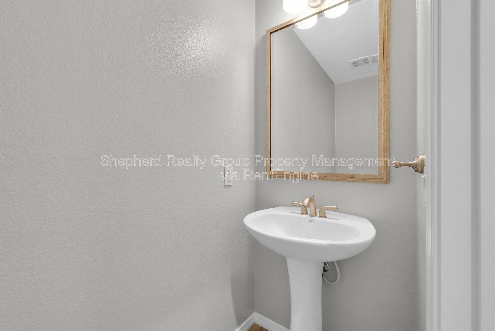 Well cared for 3 bedroom home property image
