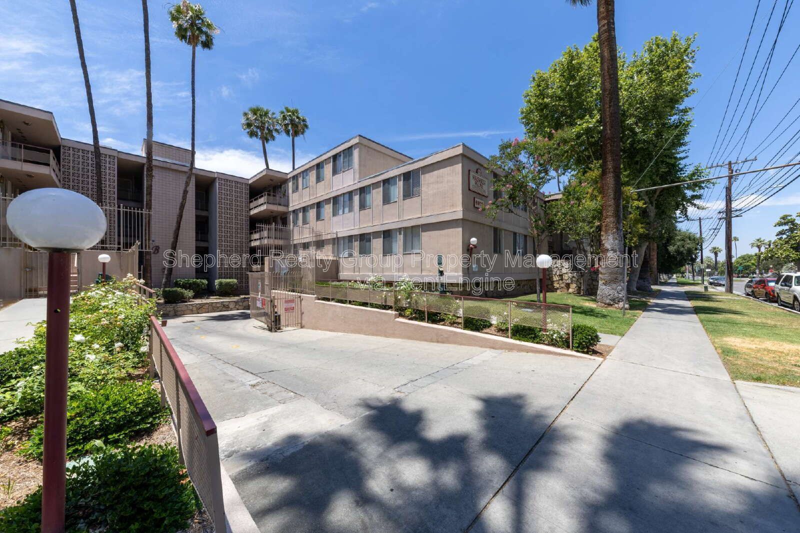 2 bed 2 bath condo with in unit washer/dryer property image